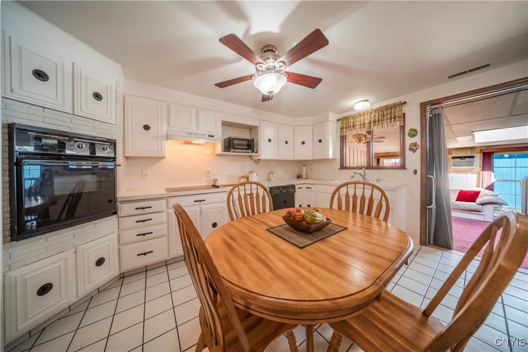 110 Bellshire Lane, Syracuse, New York 13208, Syracuse, New York 13208, 3 Bedrooms Bedrooms, 7 Rooms Rooms,2 BathroomsBathrooms,Residential,For Sale,110 Bellshire Lane, Syracuse, New York 13208,0,S1645394