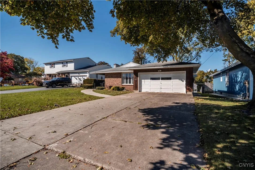 110 Bellshire Lane, Syracuse, New York 13208, Syracuse, New York 13208, 3 Bedrooms Bedrooms, 7 Rooms Rooms,2 BathroomsBathrooms,Residential,For Sale,110 Bellshire Lane, Syracuse, New York 13208,0,S1645394