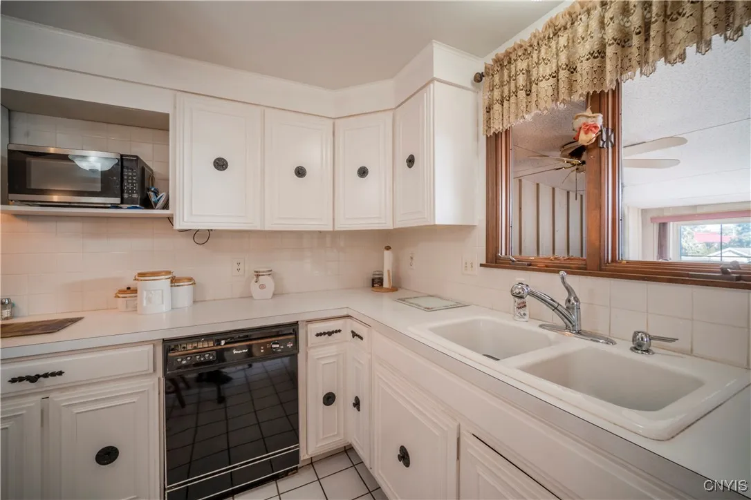 110 Bellshire Lane, Syracuse, New York 13208, Syracuse, New York 13208, 3 Bedrooms Bedrooms, 7 Rooms Rooms,2 BathroomsBathrooms,Residential,For Sale,110 Bellshire Lane, Syracuse, New York 13208,0,S1645394