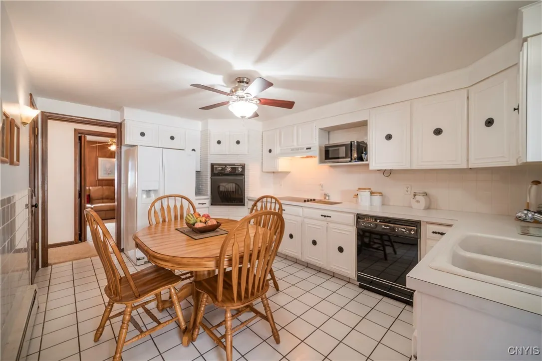 110 Bellshire Lane, Syracuse, New York 13208, Syracuse, New York 13208, 3 Bedrooms Bedrooms, 7 Rooms Rooms,2 BathroomsBathrooms,Residential,For Sale,110 Bellshire Lane, Syracuse, New York 13208,0,S1645394