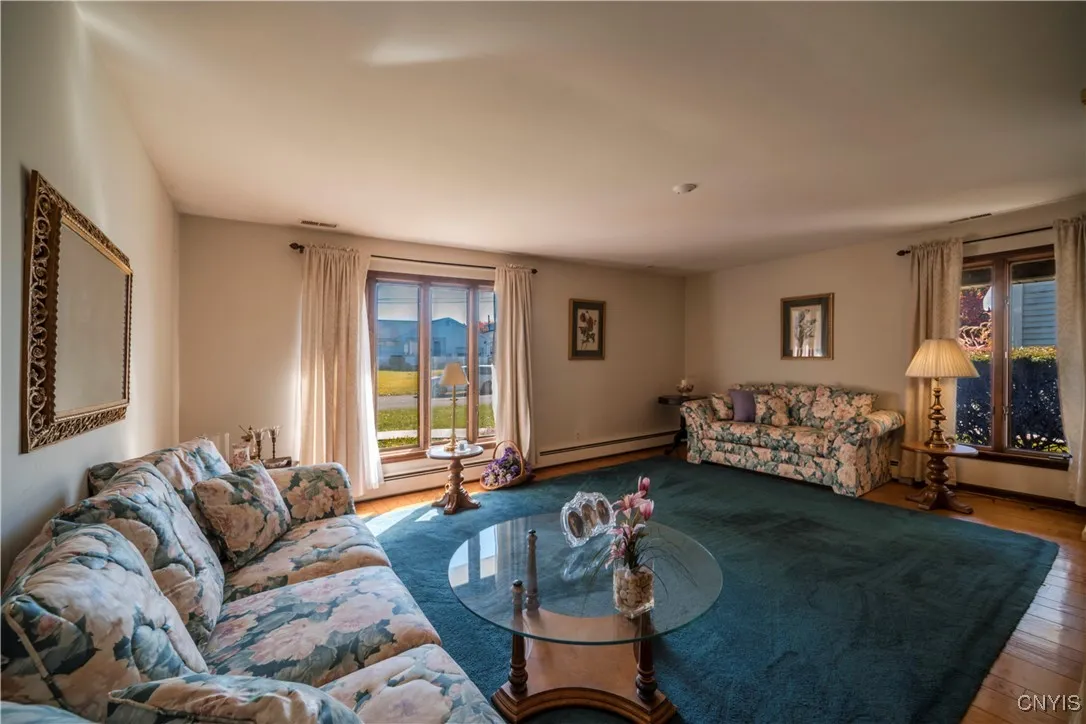 110 Bellshire Lane, Syracuse, New York 13208, Syracuse, New York 13208, 3 Bedrooms Bedrooms, 7 Rooms Rooms,2 BathroomsBathrooms,Residential,For Sale,110 Bellshire Lane, Syracuse, New York 13208,0,S1645394