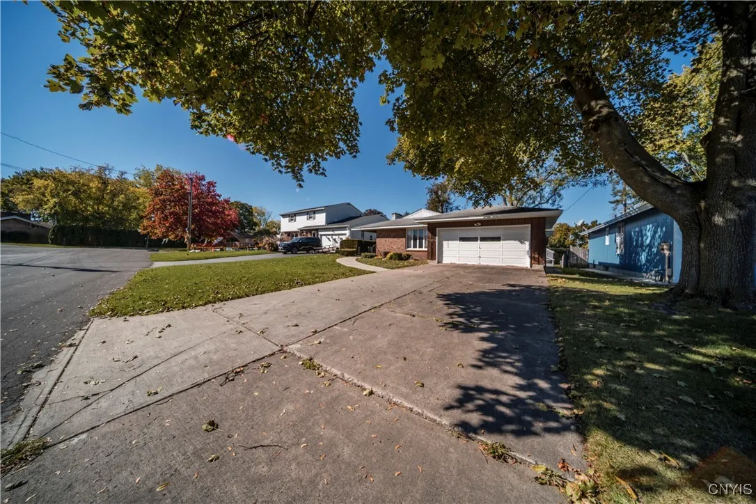 110 Bellshire Lane, Syracuse, New York 13208, Syracuse, New York 13208, 3 Bedrooms Bedrooms, 7 Rooms Rooms,2 BathroomsBathrooms,Residential,For Sale,110 Bellshire Lane, Syracuse, New York 13208,0,S1645394