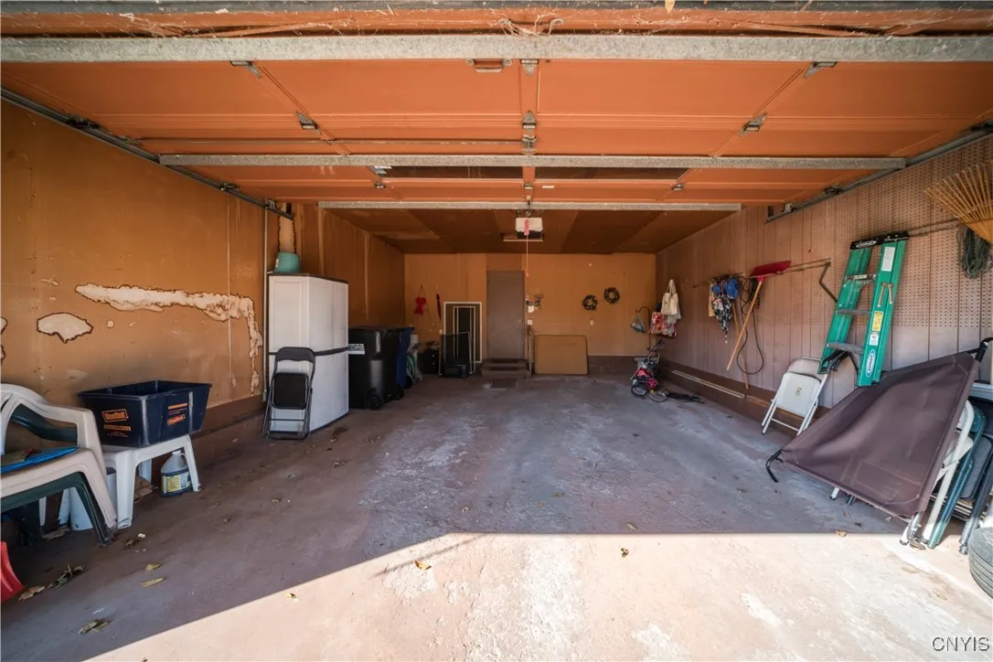 110 Bellshire Lane, Syracuse, New York 13208, Syracuse, New York 13208, 3 Bedrooms Bedrooms, 7 Rooms Rooms,2 BathroomsBathrooms,Residential,For Sale,110 Bellshire Lane, Syracuse, New York 13208,0,S1645394