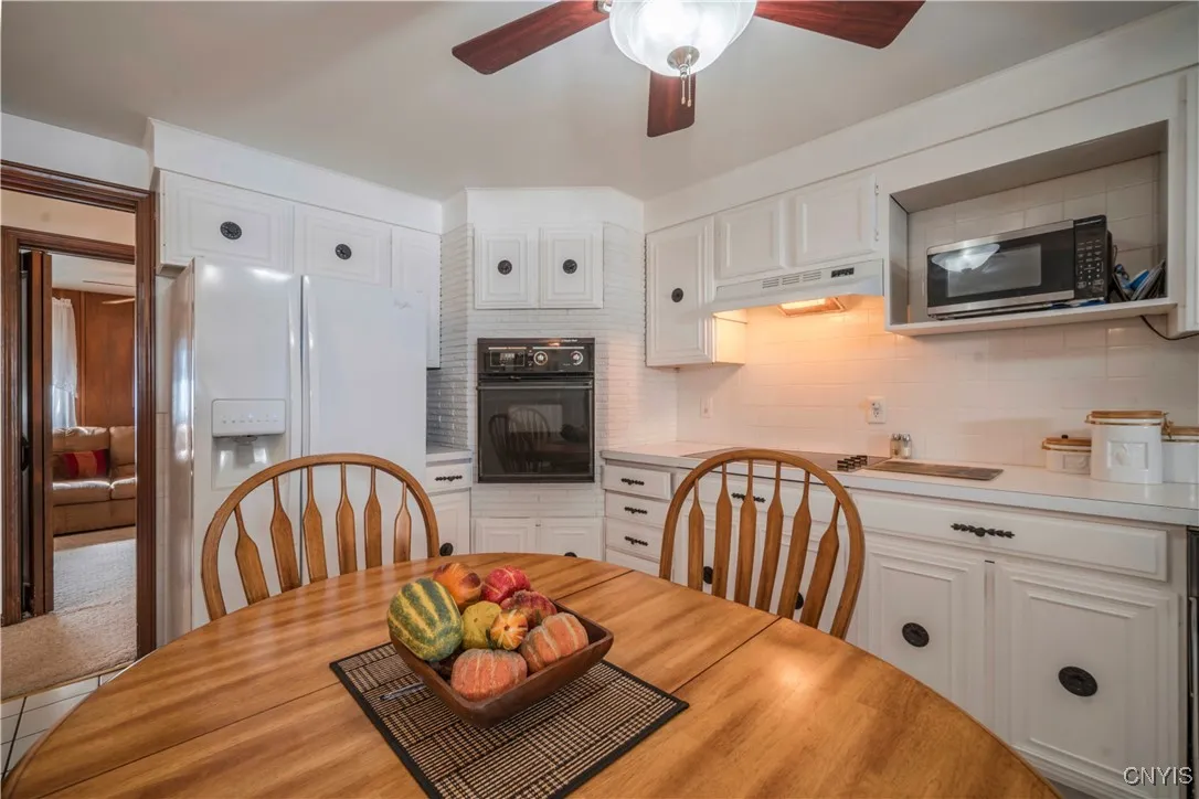 110 Bellshire Lane, Syracuse, New York 13208, Syracuse, New York 13208, 3 Bedrooms Bedrooms, 7 Rooms Rooms,2 BathroomsBathrooms,Residential,For Sale,110 Bellshire Lane, Syracuse, New York 13208,0,S1645394