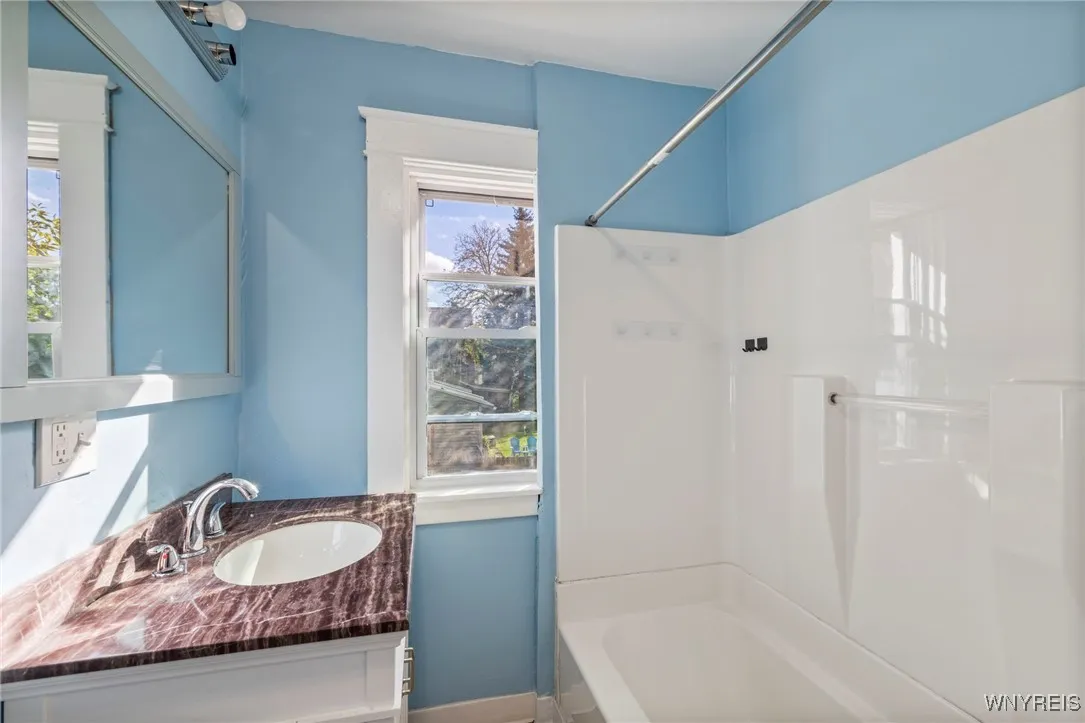 609 Elmwood Avenue, Niagara Falls, New York 14301, Niagara Falls, New York 14301, 5 Bedrooms Bedrooms, ,2 BathroomsBathrooms,Residential,For Sale,609 Elmwood Avenue, Niagara Falls, New York 14301,0,B1645399