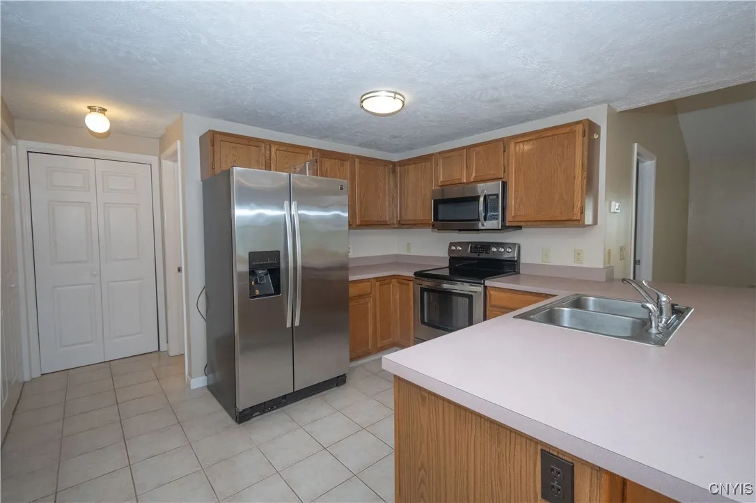 6407 Fantail Lane, Cicero, New York 13039, Cicero, New York 13039, 3 Bedrooms Bedrooms, 6 Rooms Rooms,2 BathroomsBathrooms,Residential,For Sale,6407 Fantail Lane, Cicero, New York 13039,0,S1645622