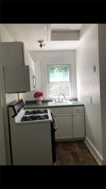 14 Reynolds Avenue, Oneonta, New York 13820, Oneonta, New York 13820, 2 Bedrooms Bedrooms, 4 Rooms Rooms,1 BathroomBathrooms,Residential Lease,For Rent,14 Reynolds Avenue, Oneonta, New York 13820,0,R1643238