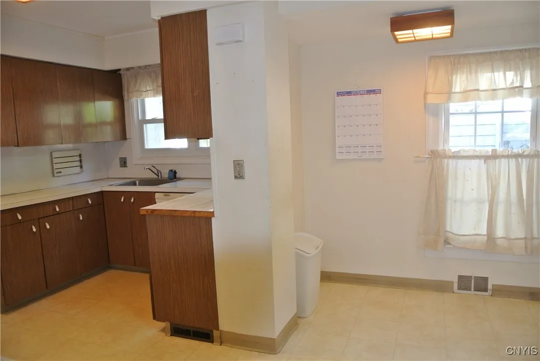 Dining Area off kitchen
