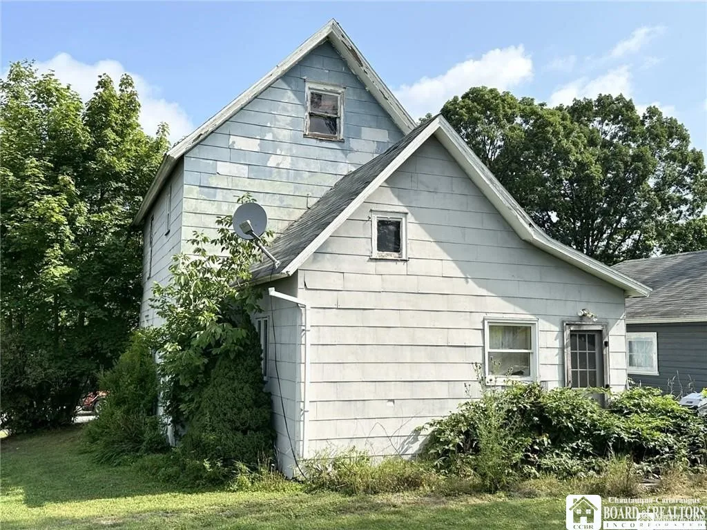 307 Summit Avenue, Jamestown, New York 14701, Jamestown, New York 14701, 3 Bedrooms Bedrooms, 6 Rooms Rooms,1 BathroomBathrooms,Residential,For Sale,307 Summit Avenue, Jamestown, New York 14701,0,R1643874
