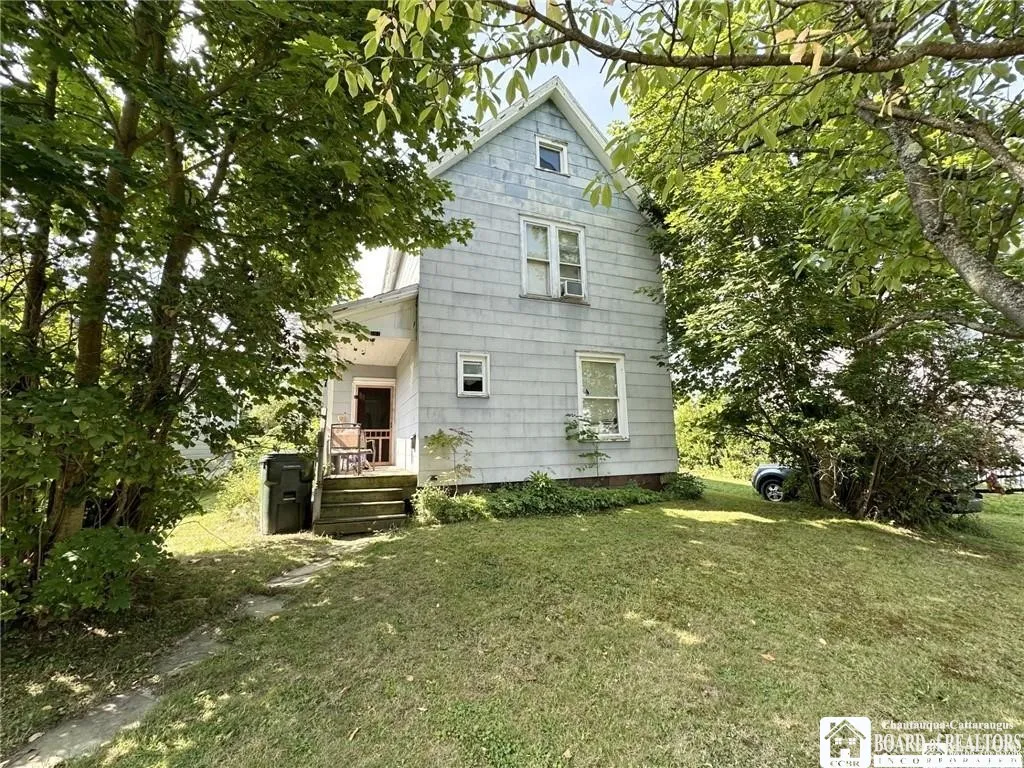 307 Summit Avenue, Jamestown, New York 14701, Jamestown, New York 14701, 3 Bedrooms Bedrooms, 6 Rooms Rooms,1 BathroomBathrooms,Residential,For Sale,307 Summit Avenue, Jamestown, New York 14701,0,R1643874