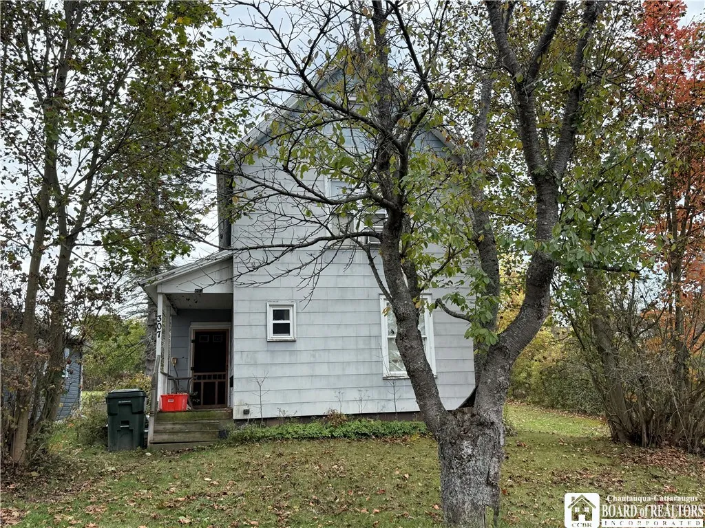 307 Summit Avenue, Jamestown, New York 14701, Jamestown, New York 14701, 3 Bedrooms Bedrooms, 6 Rooms Rooms,1 BathroomBathrooms,Residential,For Sale,307 Summit Avenue, Jamestown, New York 14701,0,R1643874