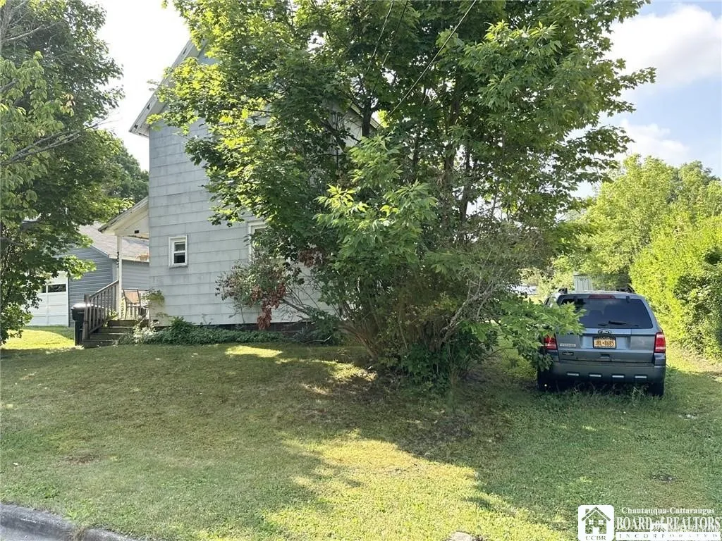 307 Summit Avenue, Jamestown, New York 14701, Jamestown, New York 14701, 3 Bedroom Bedrooms, 6 Room Rooms,1 BathroomBathrooms,Residential,For Sale,307 Summit Avenue, Jamestown, New York 14701,0,R1643874