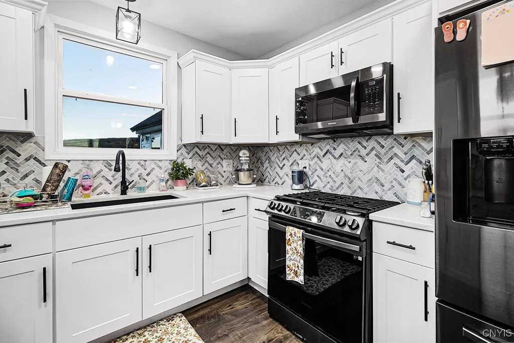 8896 Red Hill Road, New Hartford, New York 13413, New Hartford, New York 13413, 4 Bedrooms Bedrooms, 9 Rooms Rooms,3 BathroomsBathrooms,Residential,For Sale,8896 Red Hill Road, New Hartford, New York 13413,0,S1645643