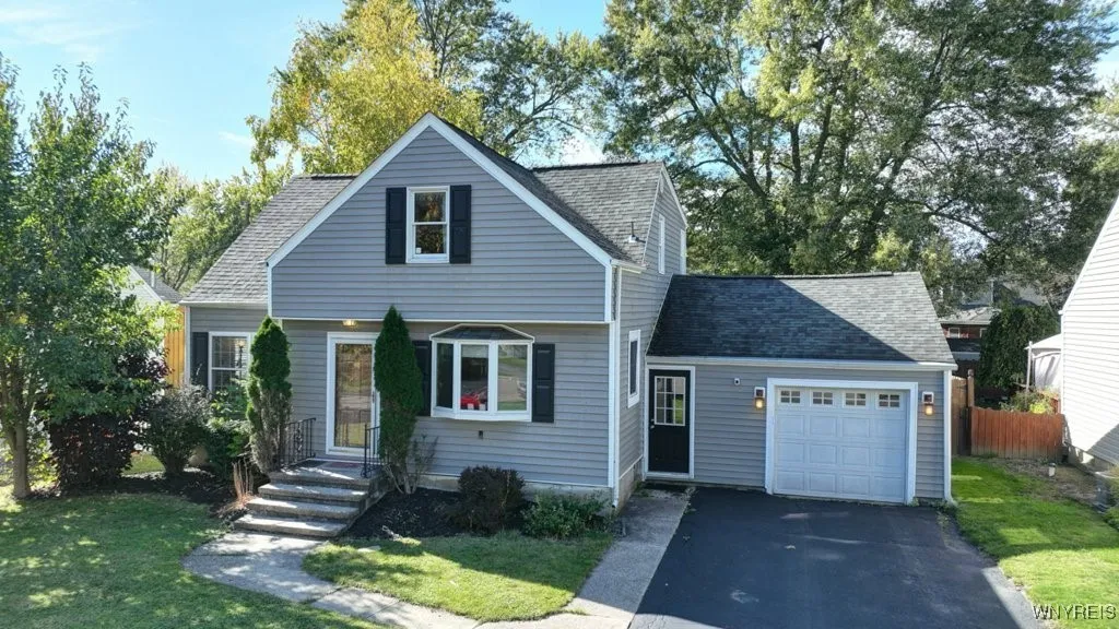 26 Warren Avenue, West Seneca, New York 14224, West Seneca, New York 14224, 3 Bedrooms Bedrooms, 8 Rooms Rooms,2 BathroomsBathrooms,Residential,For Sale,26 Warren Avenue, West Seneca, New York 14224,0,B1645653