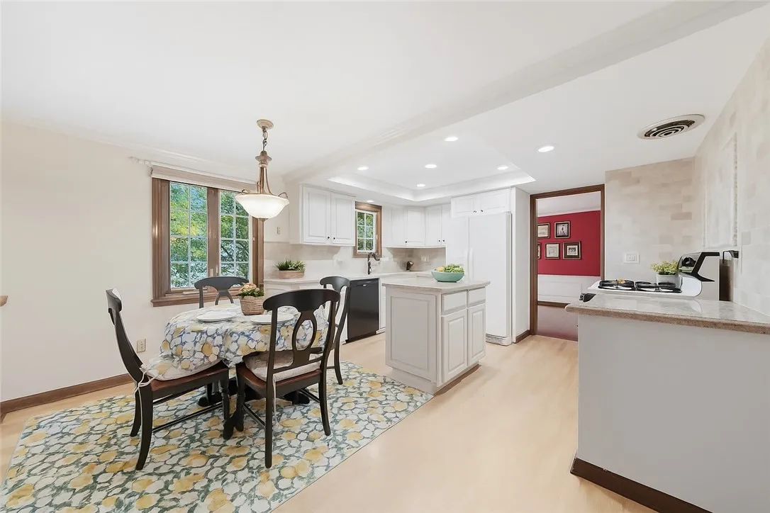 140 Teakwood Terrace, Amherst, New York 14221, Amherst, New York 14221, 4 Bedrooms Bedrooms, 9 Rooms Rooms,2 BathroomsBathrooms,Residential,For Sale,140 Teakwood Terrace, Amherst, New York 14221,0,R1645612