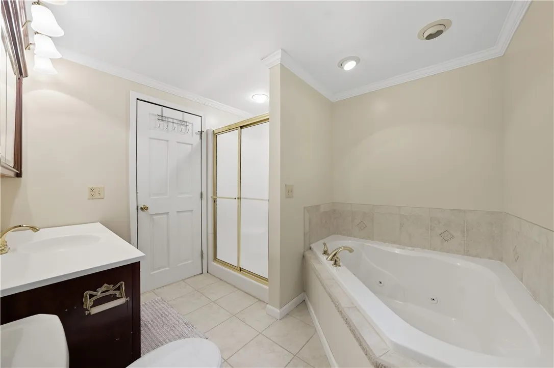 140 Teakwood Terrace, Amherst, New York 14221, Amherst, New York 14221, 4 Bedrooms Bedrooms, 9 Rooms Rooms,2 BathroomsBathrooms,Residential,For Sale,140 Teakwood Terrace, Amherst, New York 14221,0,R1645612