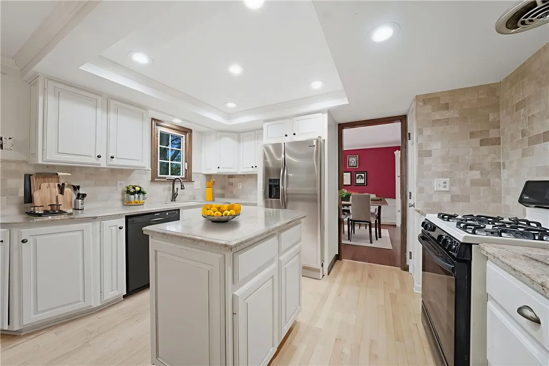 140 Teakwood Terrace, Amherst, New York 14221, Amherst, New York 14221, 4 Bedrooms Bedrooms, 9 Rooms Rooms,2 BathroomsBathrooms,Residential,For Sale,140 Teakwood Terrace, Amherst, New York 14221,0,R1645612