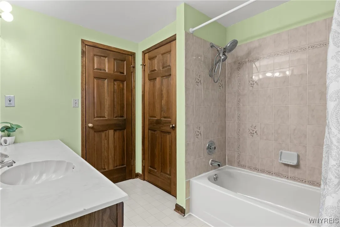 81 Plumwood Court, Amherst, New York 14051, Amherst, New York 14051, 4 Bedrooms Bedrooms, 9 Rooms Rooms,2 BathroomsBathrooms,Residential,For Sale,81 Plumwood Court, Amherst, New York 14051,0,B1645669