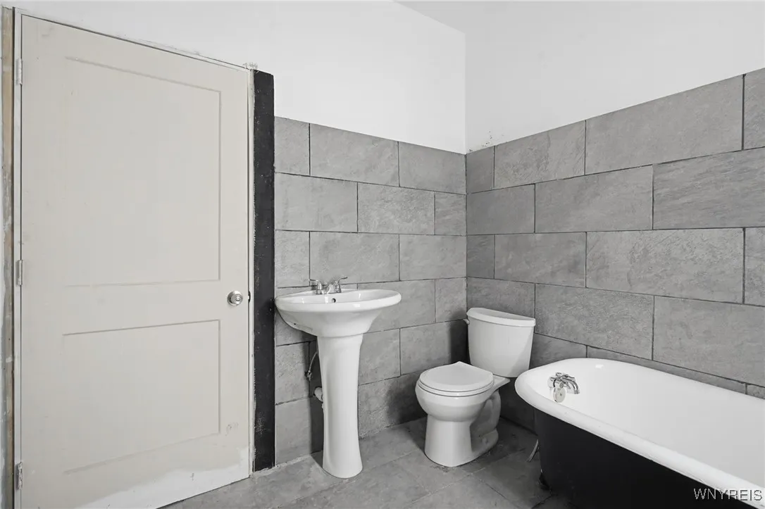 2311 Niagara Street, Buffalo, New York 14207, Buffalo, New York 14207, 3 Bedrooms Bedrooms, 7 Rooms Rooms,1 BathroomBathrooms,Residential,For Sale,2311 Niagara Street, Buffalo, New York 14207,0,B1645659