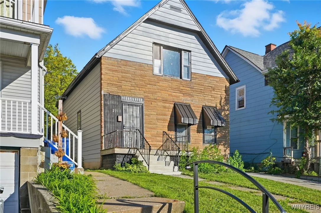 2311 Niagara Street, Buffalo, New York 14207, Buffalo, New York 14207, 3 Bedrooms Bedrooms, 7 Rooms Rooms,1 BathroomBathrooms,Residential,For Sale,2311 Niagara Street, Buffalo, New York 14207,0,B1645659