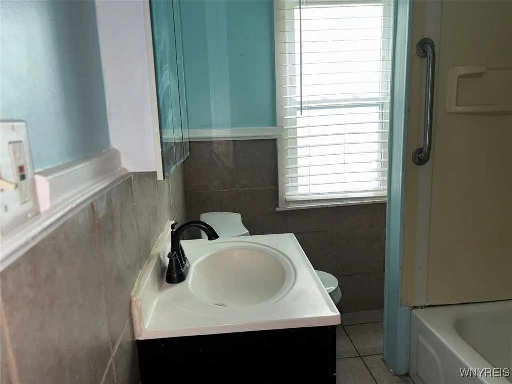 56 Albert Avenue, Buffalo, New York 14207, Buffalo, New York 14207, 6 Bedrooms Bedrooms, ,2 BathroomsBathrooms,Residential,For Sale,56 Albert Avenue, Buffalo, New York 14207,0,B1645311