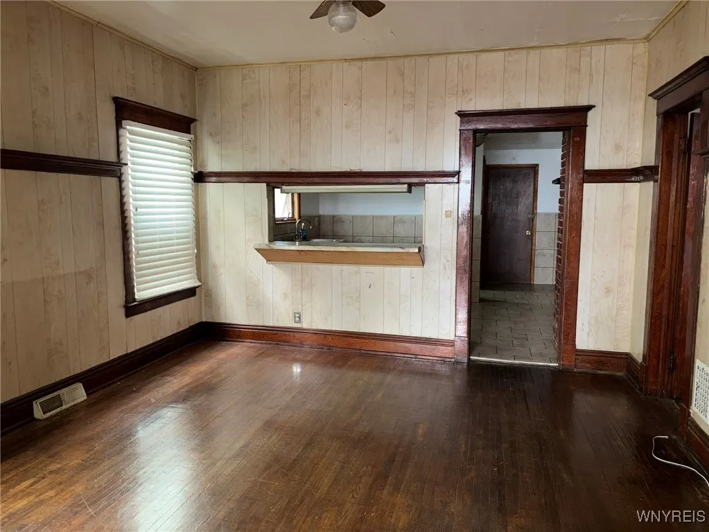 56 Albert Avenue, Buffalo, New York 14207, Buffalo, New York 14207, 6 Bedrooms Bedrooms, ,2 BathroomsBathrooms,Residential,For Sale,56 Albert Avenue, Buffalo, New York 14207,0,B1645311