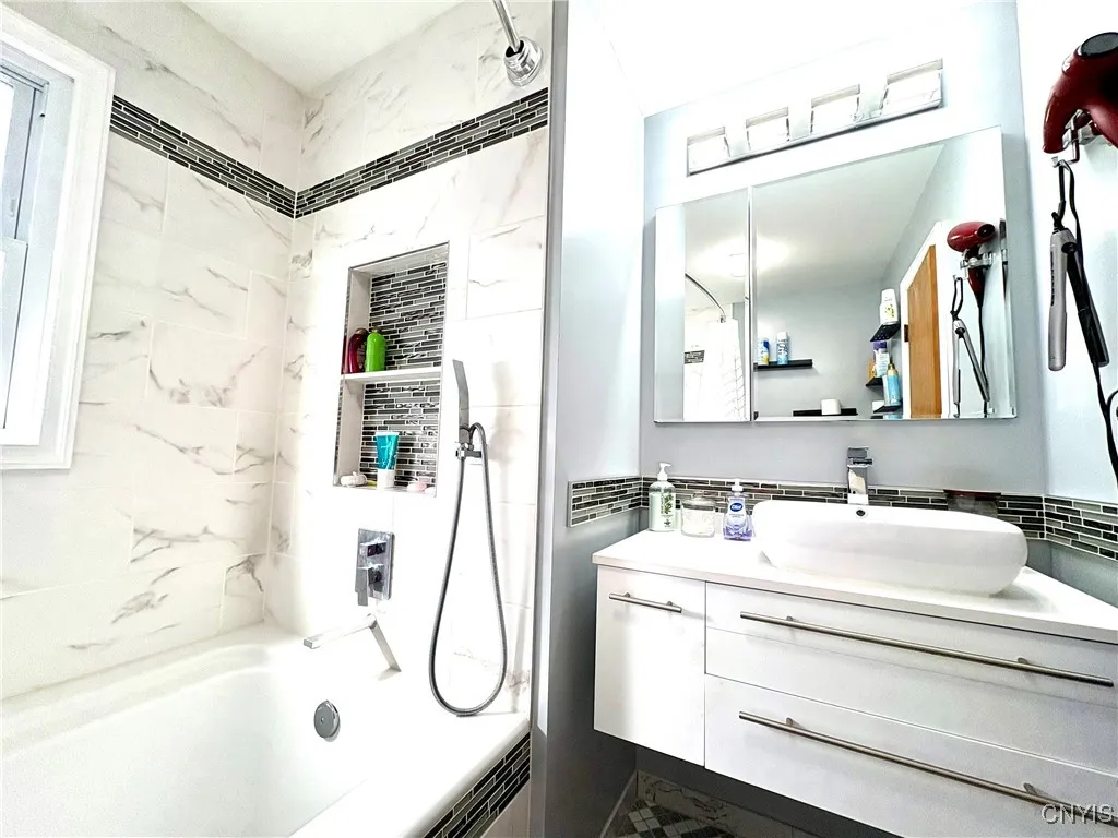 511 Dawes Avenue, Utica, New York 13502, Utica, New York 13502, 3 Bedrooms Bedrooms, 6 Rooms Rooms,1 BathroomBathrooms,Residential,For Sale,511 Dawes Avenue, Utica, New York 13502,0,S1645692