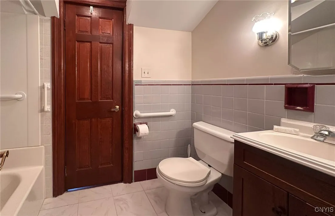 12 Eastwood Avenue, Utica, New York 13501, Utica, New York 13501, 5 Bedrooms Bedrooms, 10 Rooms Rooms,3 BathroomsBathrooms,Residential,For Sale,12 Eastwood Avenue, Utica, New York 13501,0,S1645713