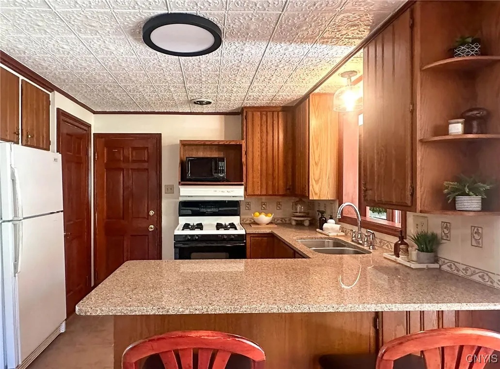 12 Eastwood Avenue, Utica, New York 13501, Utica, New York 13501, 5 Bedrooms Bedrooms, 10 Rooms Rooms,3 BathroomsBathrooms,Residential,For Sale,12 Eastwood Avenue, Utica, New York 13501,0,S1645713