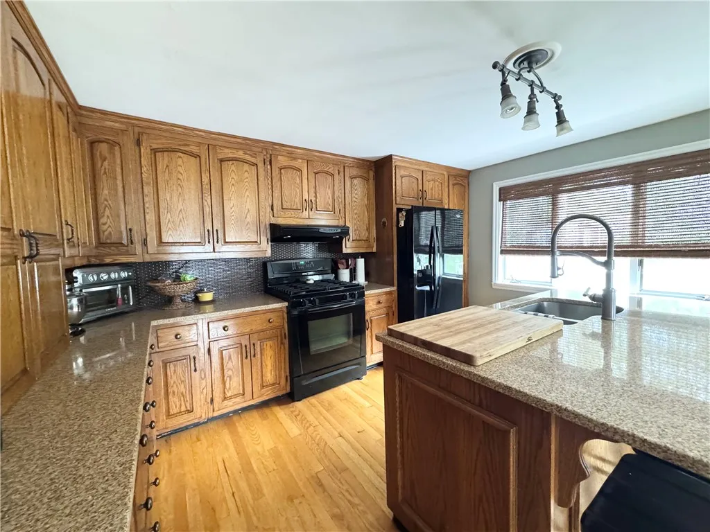 10 Alden Avenue, Auburn, New York 13021, Auburn, New York 13021, 4 Bedrooms Bedrooms, 7 Rooms Rooms,3 BathroomsBathrooms,Residential,For Sale,10 Alden Avenue, Auburn, New York 13021,0,R1645645