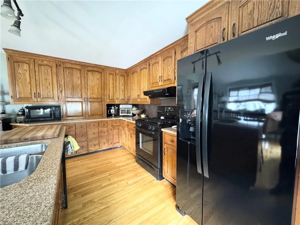 10 Alden Avenue, Auburn, New York 13021, Auburn, New York 13021, 4 Bedrooms Bedrooms, 7 Rooms Rooms,3 BathroomsBathrooms,Residential,For Sale,10 Alden Avenue, Auburn, New York 13021,0,R1645645