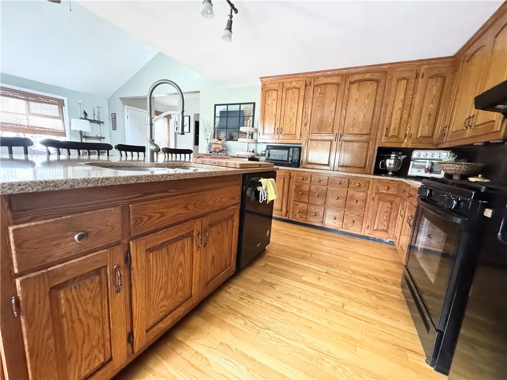 10 Alden Avenue, Auburn, New York 13021, Auburn, New York 13021, 4 Bedrooms Bedrooms, 7 Rooms Rooms,3 BathroomsBathrooms,Residential,For Sale,10 Alden Avenue, Auburn, New York 13021,0,R1645645