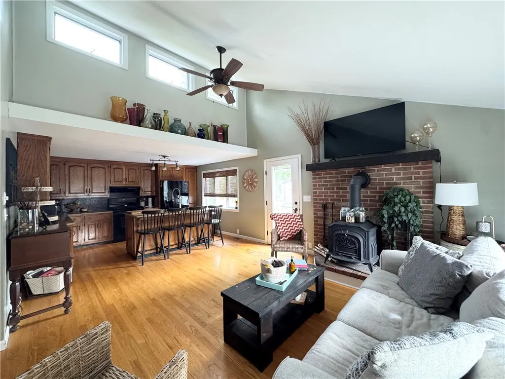 10 Alden Avenue, Auburn, New York 13021, Auburn, New York 13021, 4 Bedrooms Bedrooms, 7 Rooms Rooms,3 BathroomsBathrooms,Residential,For Sale,10 Alden Avenue, Auburn, New York 13021,0,R1645645