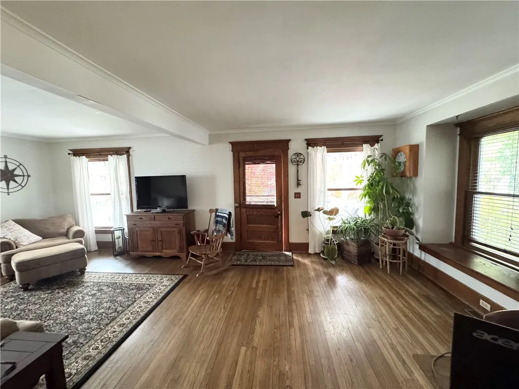 10 Alden Avenue, Auburn, New York 13021, Auburn, New York 13021, 4 Bedrooms Bedrooms, 7 Rooms Rooms,3 BathroomsBathrooms,Residential,For Sale,10 Alden Avenue, Auburn, New York 13021,0,R1645645
