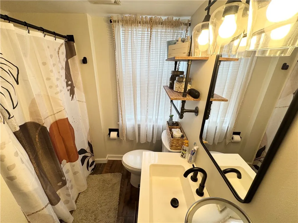 10 Alden Avenue, Auburn, New York 13021, Auburn, New York 13021, 4 Bedrooms Bedrooms, 7 Rooms Rooms,3 BathroomsBathrooms,Residential,For Sale,10 Alden Avenue, Auburn, New York 13021,0,R1645645