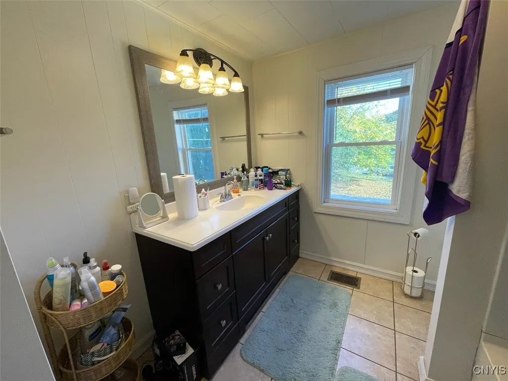 299 Chestnut Street, Oswego, New York 13126, Oswego, New York 13126, 2 Bedrooms Bedrooms, 5 Rooms Rooms,1 BathroomBathrooms,Residential,For Sale,299 Chestnut Street, Oswego, New York 13126,0,S1645730