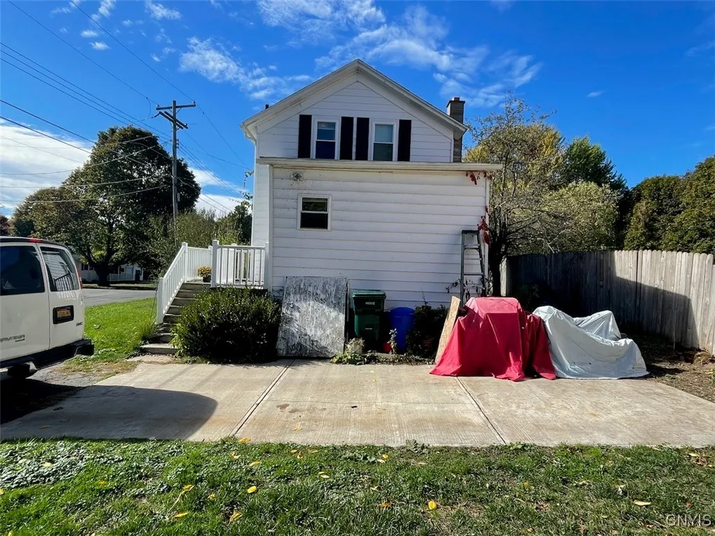 299 Chestnut Street, Oswego, New York 13126, Oswego, New York 13126, 2 Bedrooms Bedrooms, 5 Rooms Rooms,1 BathroomBathrooms,Residential,For Sale,299 Chestnut Street, Oswego, New York 13126,0,S1645730