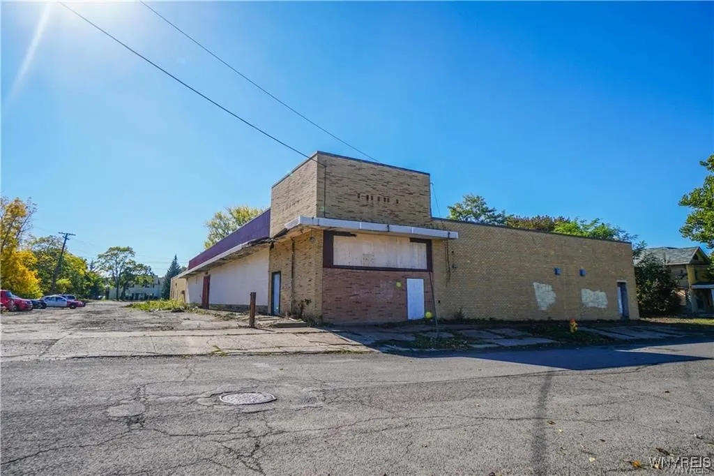 1035 Cleveland Avenue, Niagara Falls, New York 143, Niagara Falls, New York 14305, ,Commercial Sale,For Sale,1035 Cleveland Avenue, Niagara Falls, New York 143,0,B1645738
