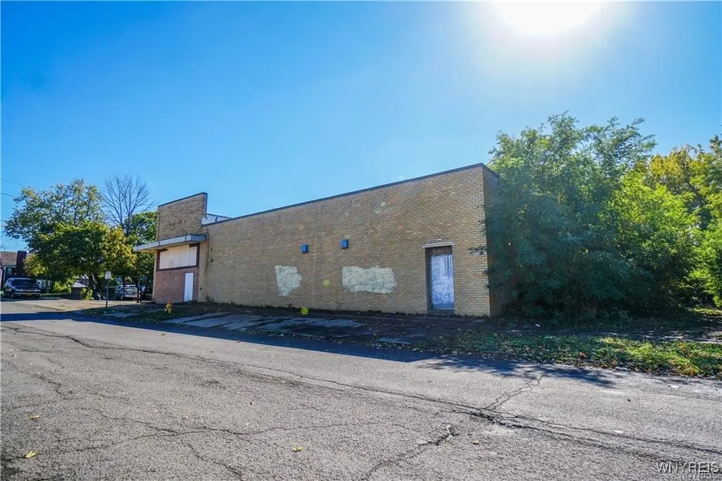 1035 Cleveland Avenue, Niagara Falls, New York 143, Niagara Falls, New York 14305, ,Commercial Sale,For Sale,1035 Cleveland Avenue, Niagara Falls, New York 143,0,B1645738