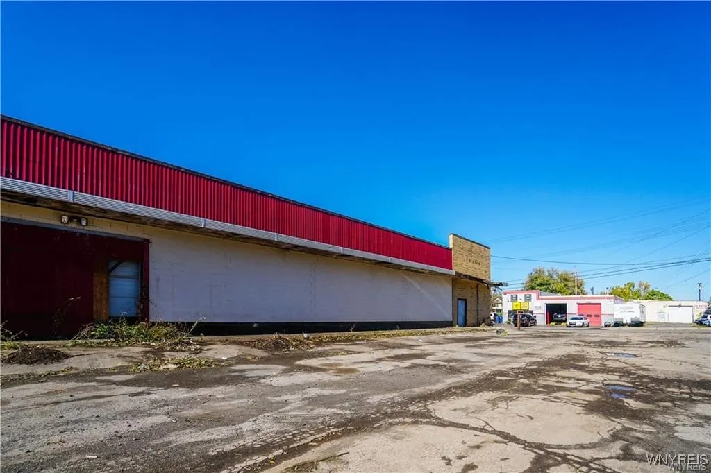 1035 Cleveland Avenue, Niagara Falls, New York 143, Niagara Falls, New York 14305, ,Commercial Sale,For Sale,1035 Cleveland Avenue, Niagara Falls, New York 143,0,B1645738