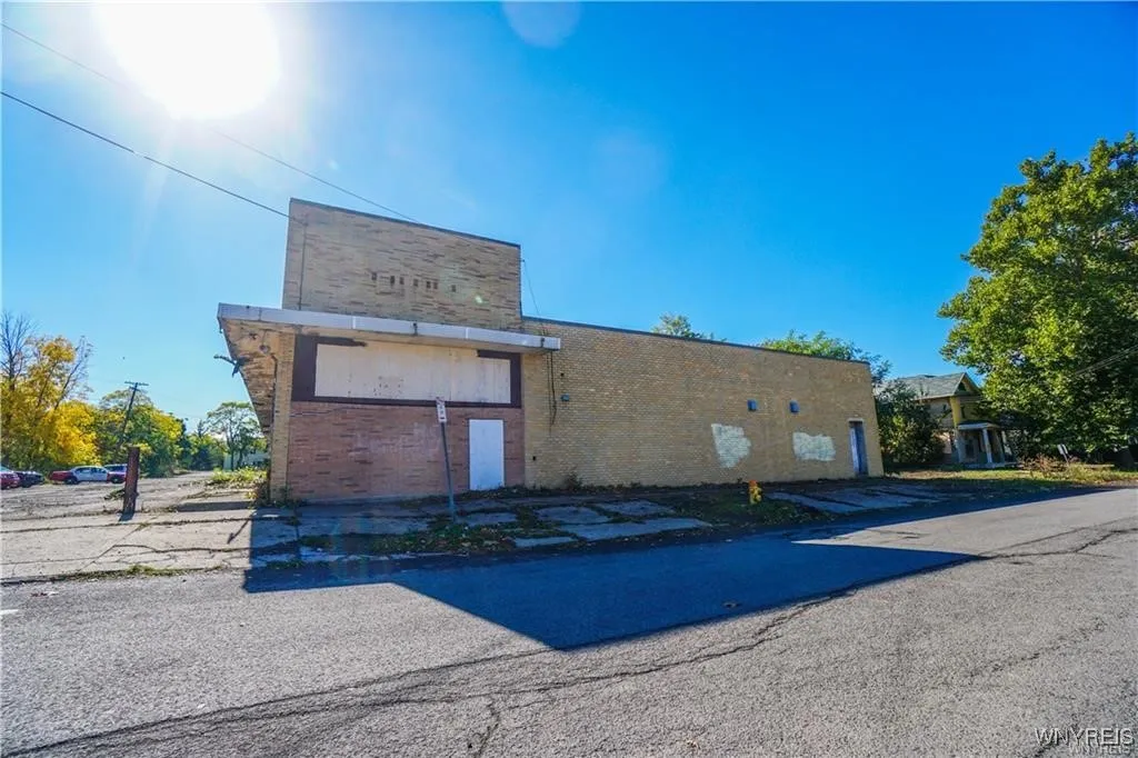 1035 Cleveland Avenue, Niagara Falls, New York 143, Niagara Falls, New York 14305, ,Commercial Sale,For Sale,1035 Cleveland Avenue, Niagara Falls, New York 143,0,B1645738