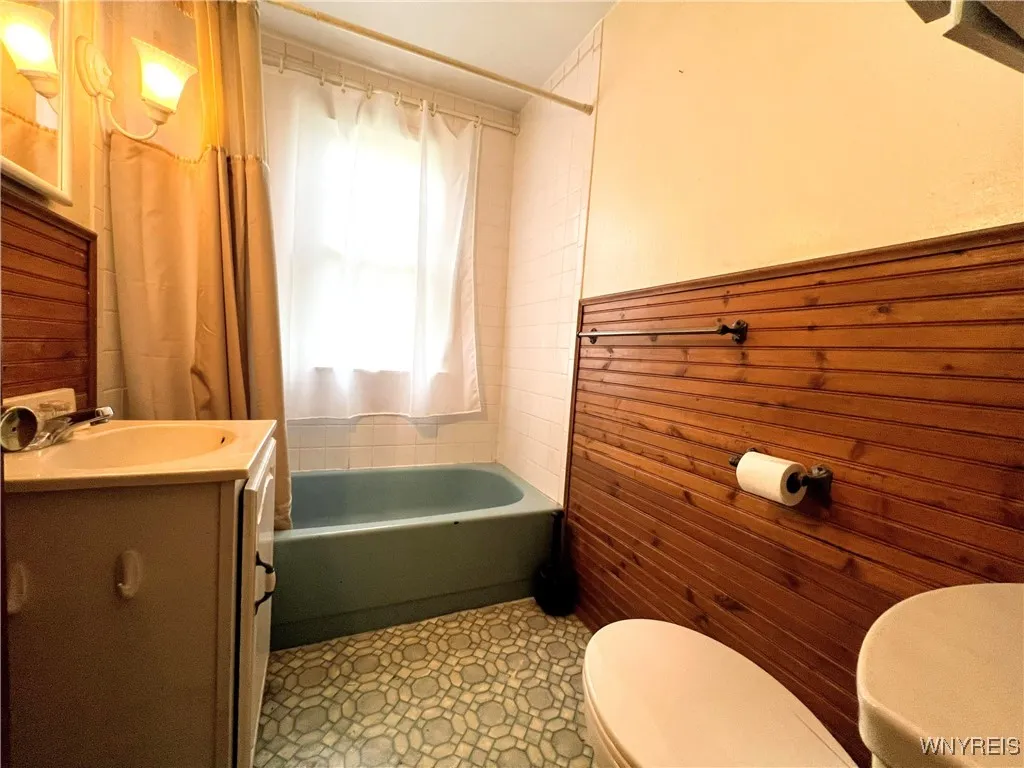 Full Bathroom