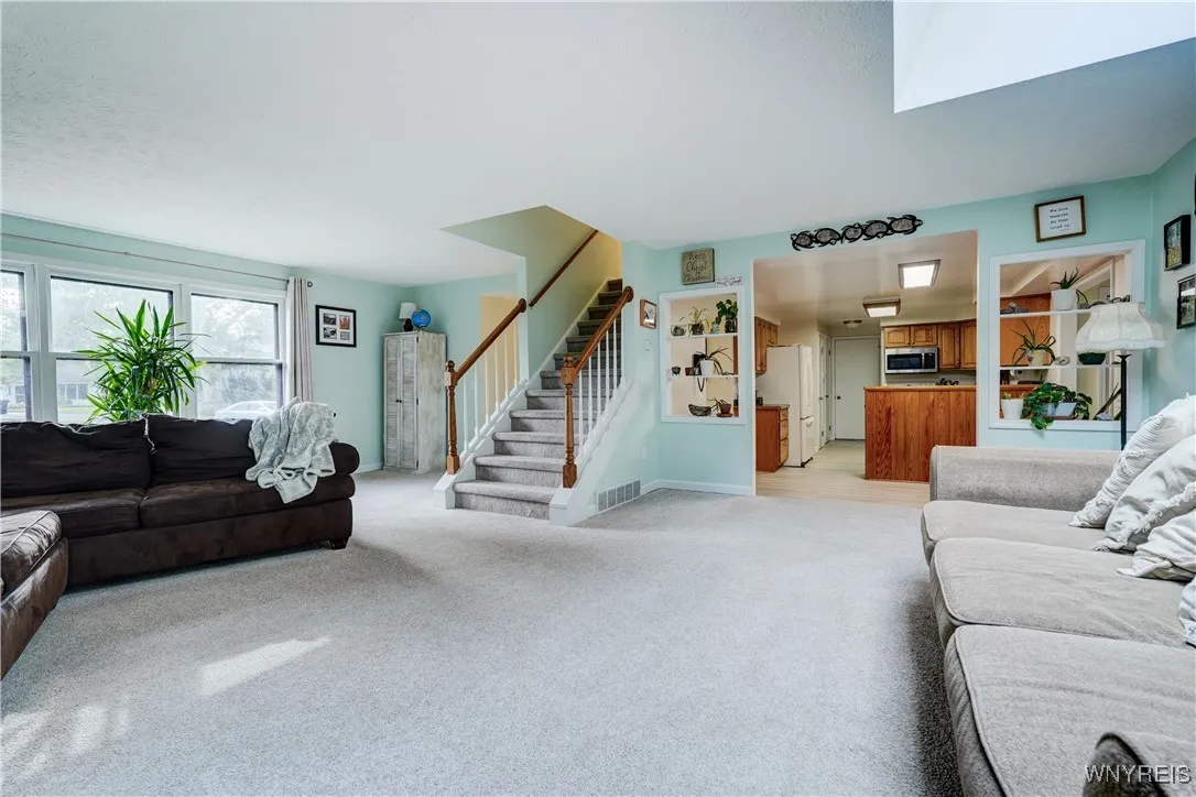 6 High Point Drive, Parma, New York 14559, Parma, New York 14559, 4 Bedrooms Bedrooms, 7 Rooms Rooms,2 BathroomsBathrooms,Residential,For Sale,6 High Point Drive, Parma, New York 14559,0,B1645585