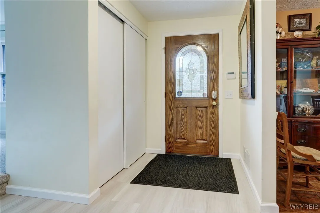 6 High Point Drive, Parma, New York 14559, Parma, New York 14559, 4 Bedrooms Bedrooms, 7 Rooms Rooms,2 BathroomsBathrooms,Residential,For Sale,6 High Point Drive, Parma, New York 14559,0,B1645585