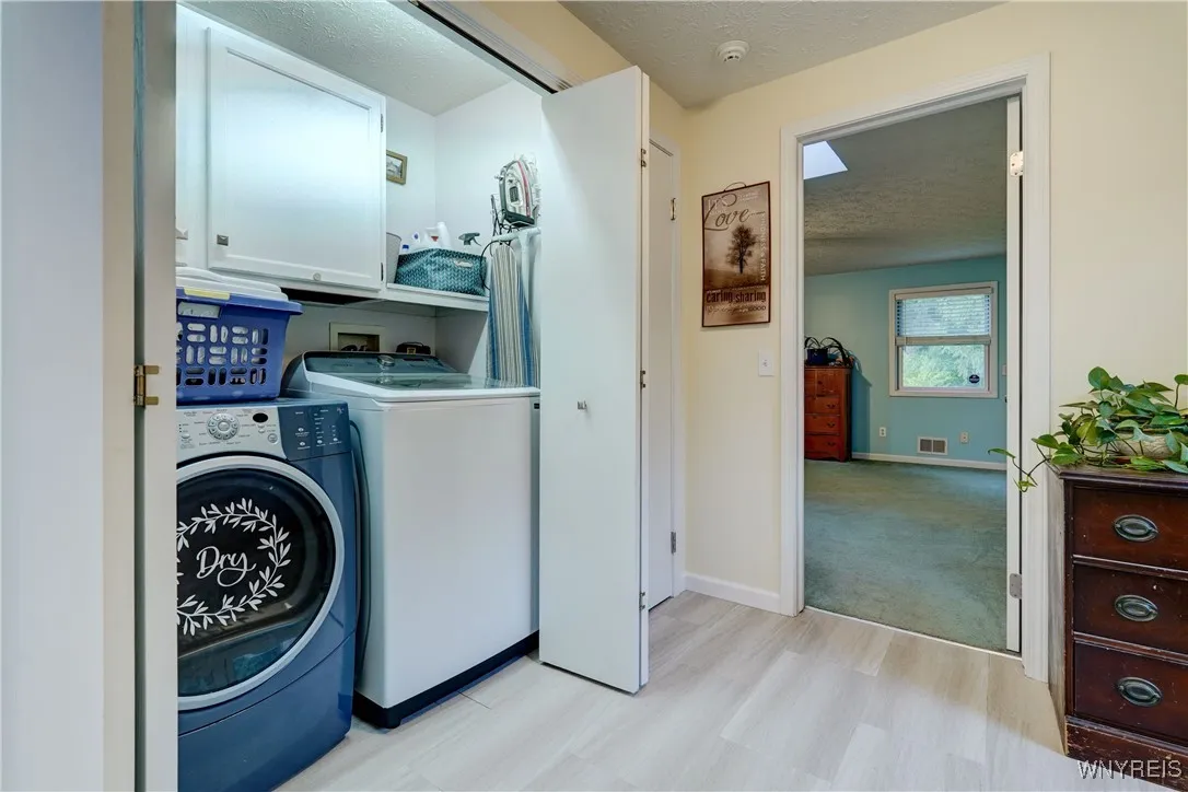 6 High Point Drive, Parma, New York 14559, Parma, New York 14559, 4 Bedrooms Bedrooms, 7 Rooms Rooms,2 BathroomsBathrooms,Residential,For Sale,6 High Point Drive, Parma, New York 14559,0,B1645585