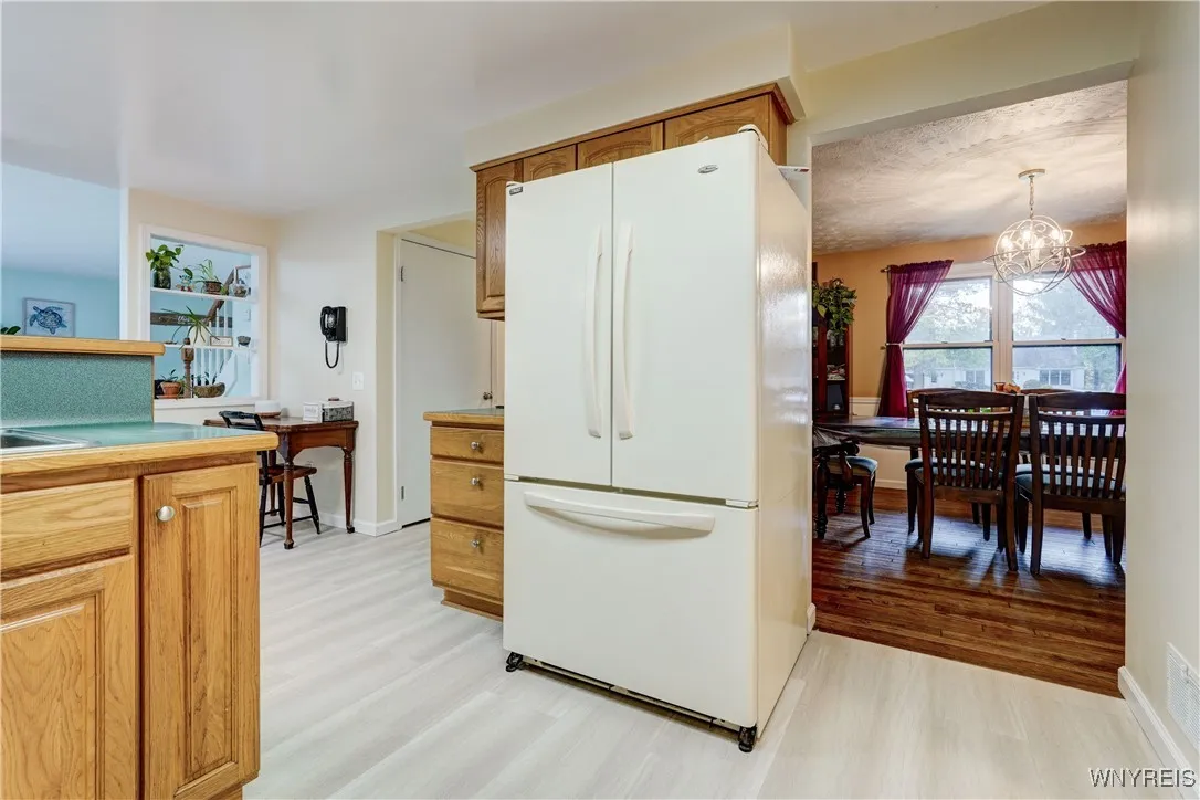 6 High Point Drive, Parma, New York 14559, Parma, New York 14559, 4 Bedrooms Bedrooms, 7 Rooms Rooms,2 BathroomsBathrooms,Residential,For Sale,6 High Point Drive, Parma, New York 14559,0,B1645585