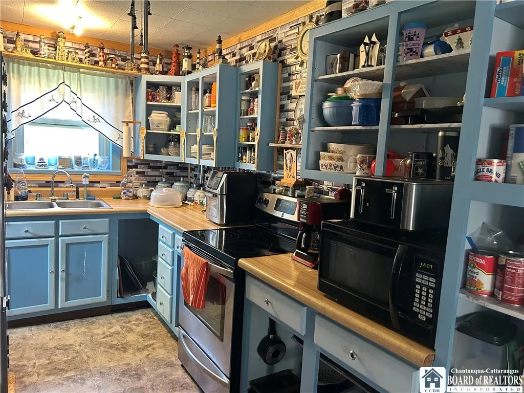 103 Erie Street, Salamanca, New York 14779, Salamanca, New York 14779, 3 Bedrooms Bedrooms, 8 Rooms Rooms,1 BathroomBathrooms,Residential,For Sale,103 Erie Street, Salamanca, New York 14779,0,R1645297