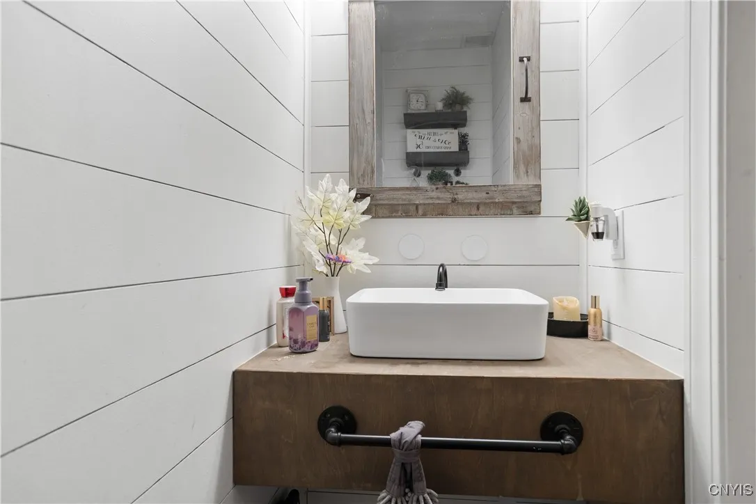 8512 Van Wie Drive West, Lysander, New York 13027, Lysander, New York 13027, 4 Bedrooms Bedrooms, 11 Rooms Rooms,2 BathroomsBathrooms,Residential,For Sale,8512 Van Wie Drive West, Lysander, New York 13027,0,S1645764