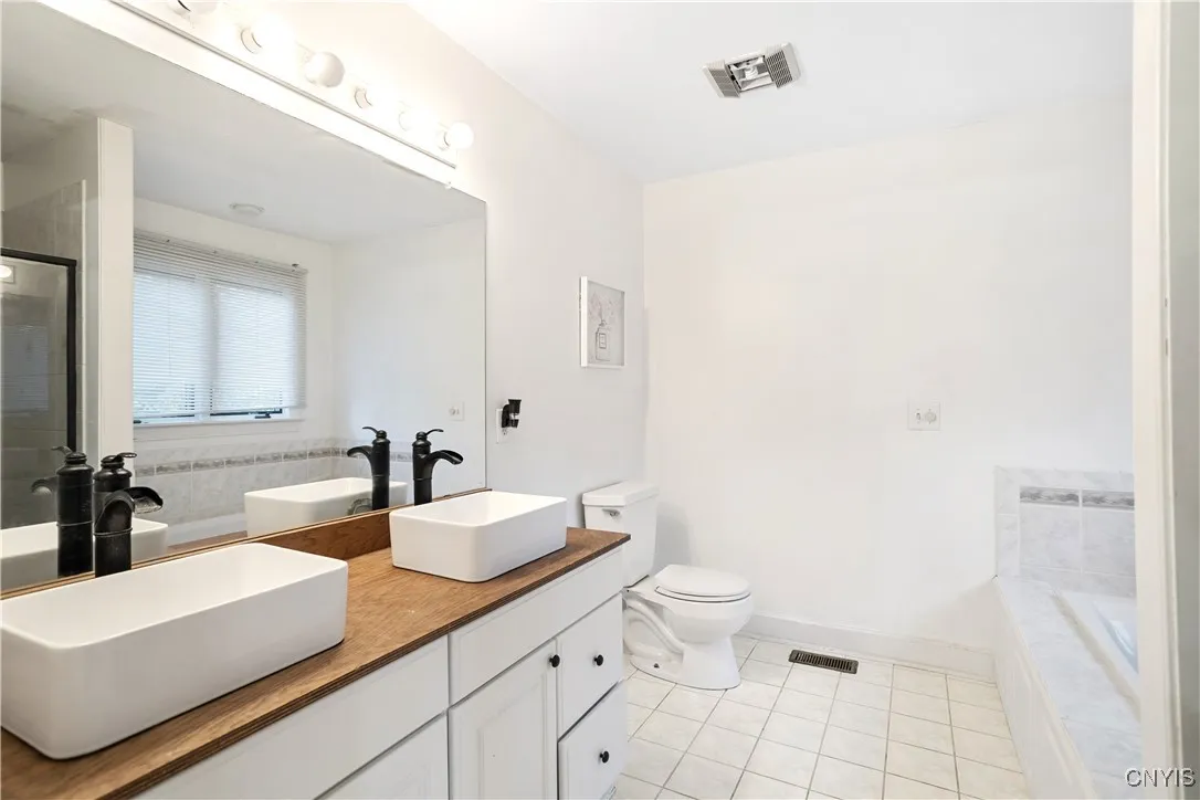 8512 Van Wie Drive West, Lysander, New York 13027, Lysander, New York 13027, 4 Bedrooms Bedrooms, 11 Rooms Rooms,2 BathroomsBathrooms,Residential,For Sale,8512 Van Wie Drive West, Lysander, New York 13027,0,S1645764