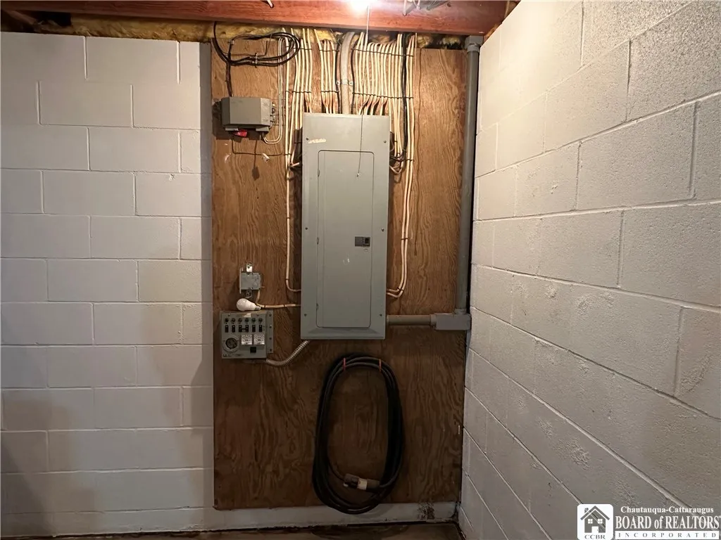200 amp / breaker box